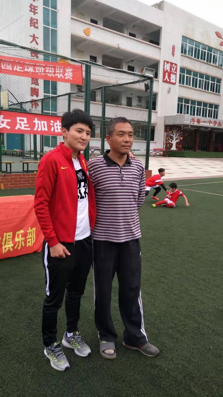 运动会采访老师的采访稿范文_采访运动老师会问什么_运动会采访老师