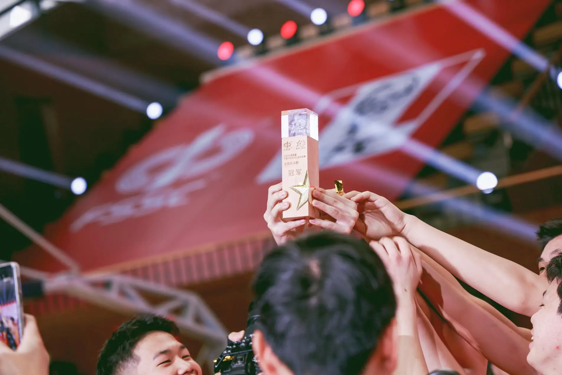 中国扣篮大赛2021_篮球中国扣篮大赛冠军_篮球大赛扣篮冠军中国是谁