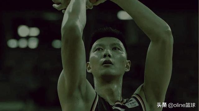 篮球规则解释走步教学_篮球走步规则怎么解释_篮球规则解释走步动作