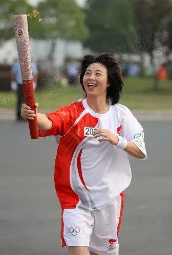 全国小学生足球赛冠军_小学足球冠军的说说_阜宁小学生足球赛冠军是谁