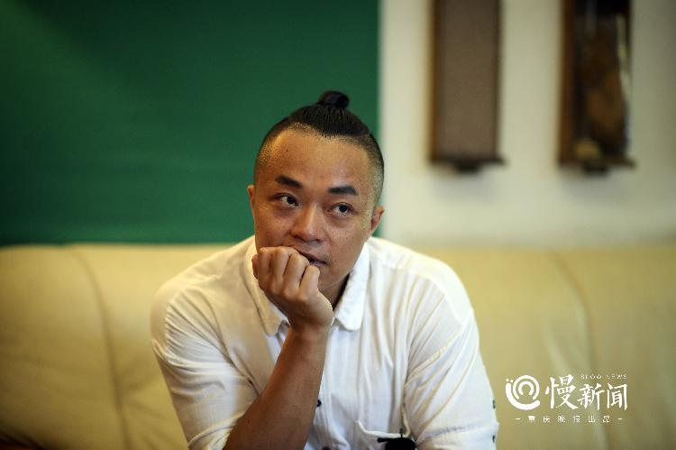 40岁陈科身兼多职斩获大奖 别致发型成亮点