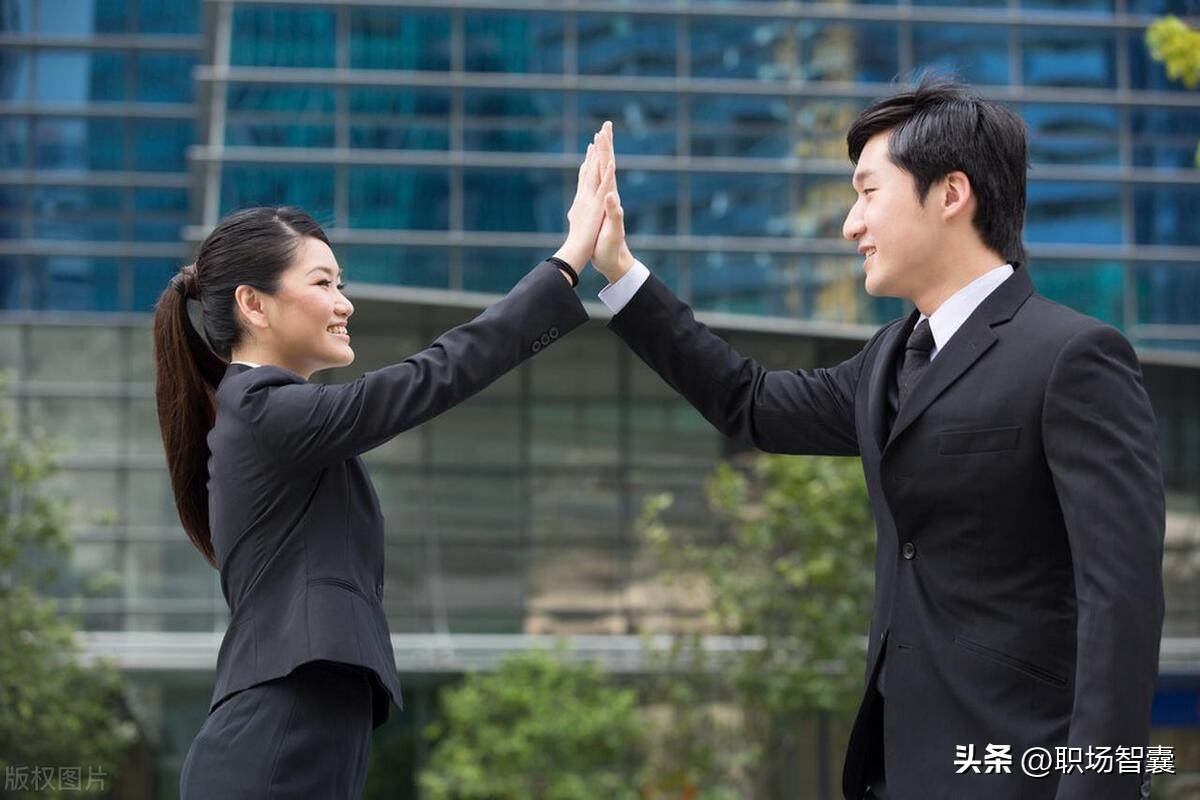 职场初见如何恰当称呼避免尴尬？探讨职场称呼四大法则